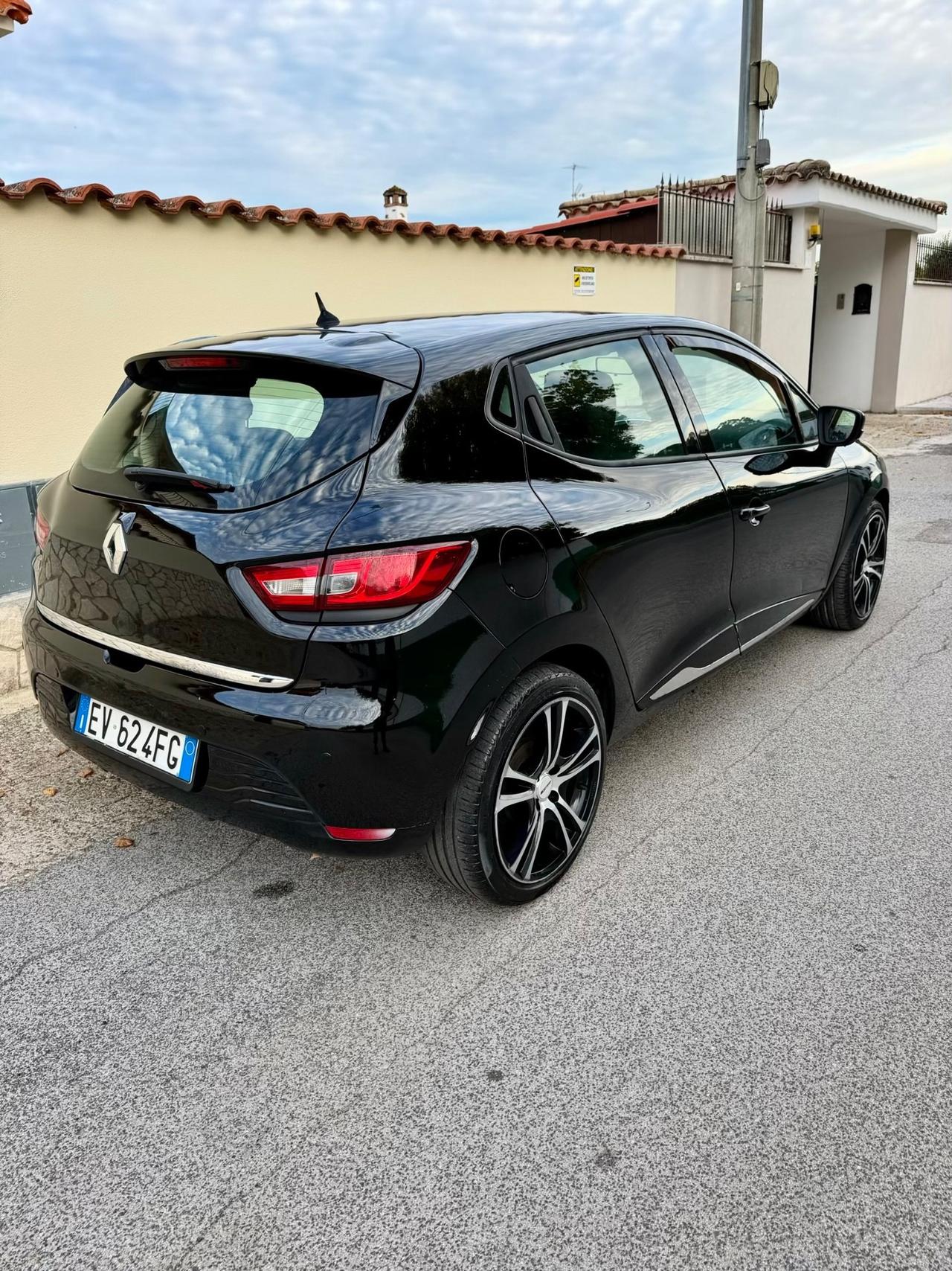 Renault Clio 1.5 dCi 8V 75CV Start&Stop 5 porte Duel