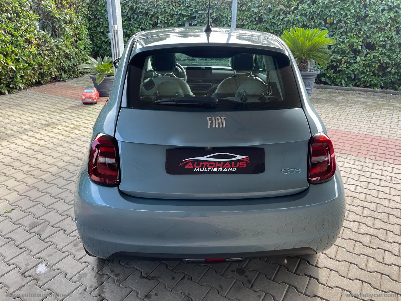 FIAT 500e 3+1 42 kWh La Prima