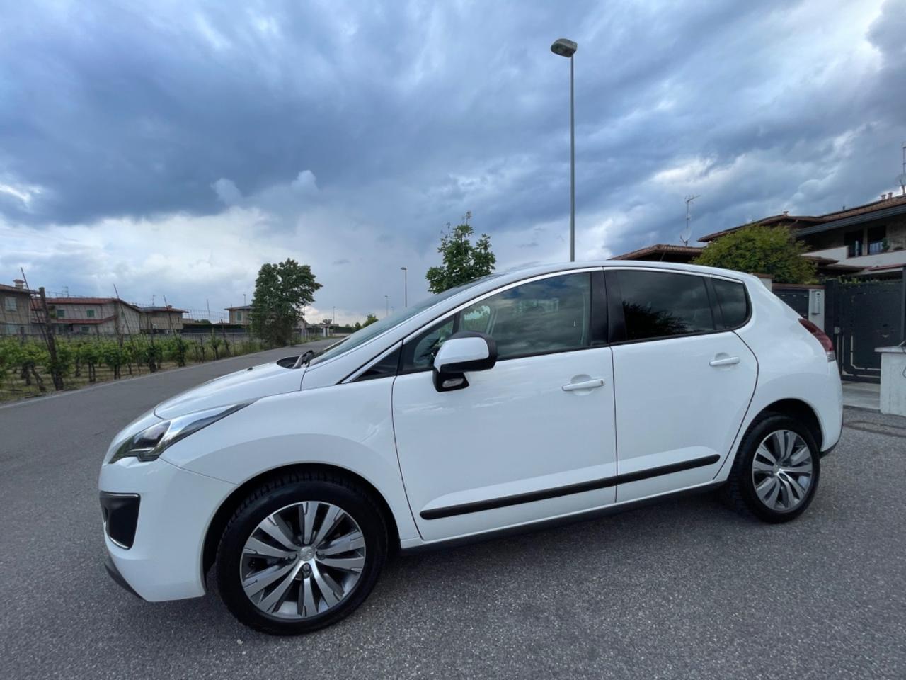 Peugeot 3008 1.6 HDi 115CV Access