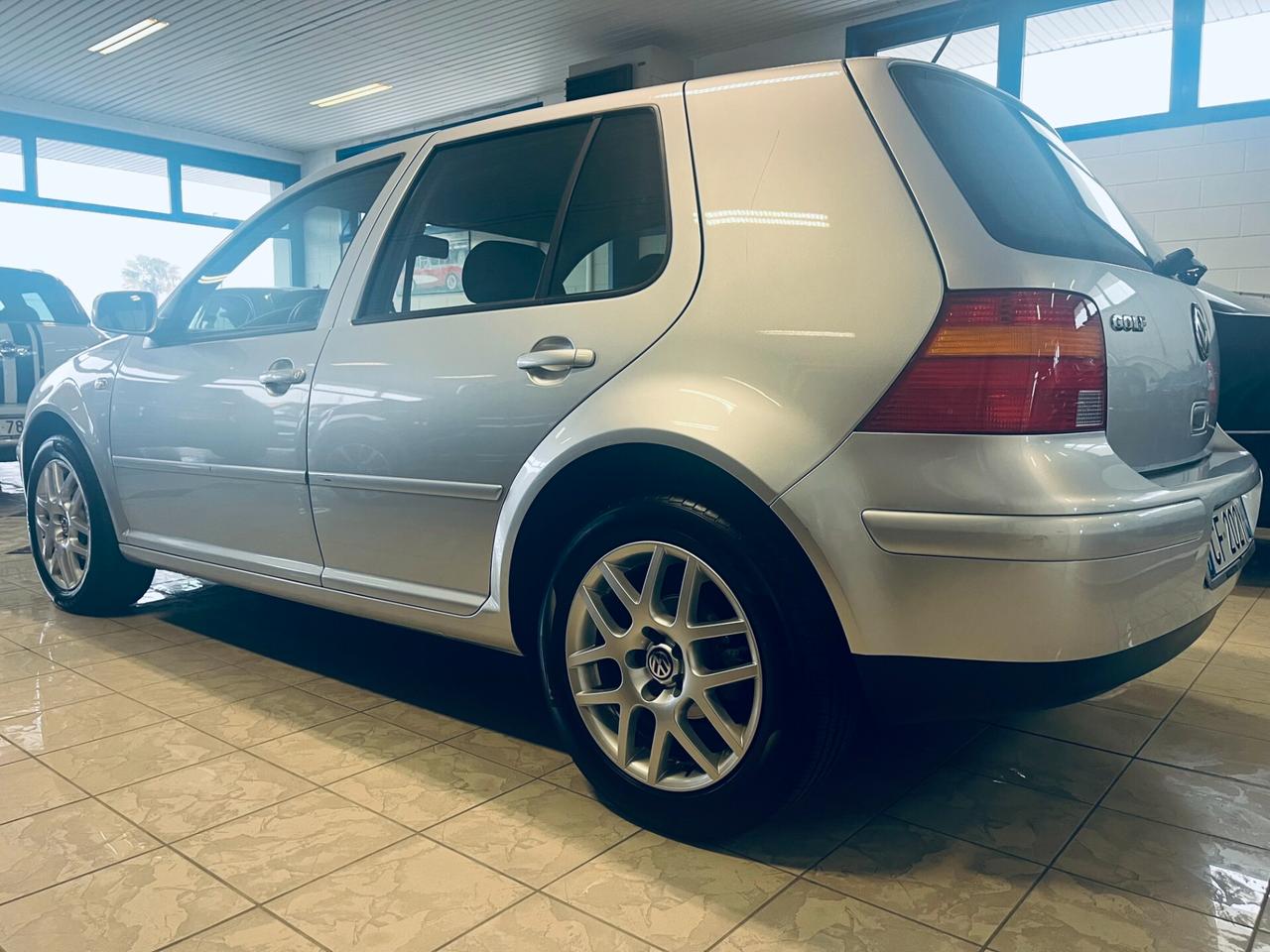 Volkswagen Golf 1.6 16V cat 5 porte Highline