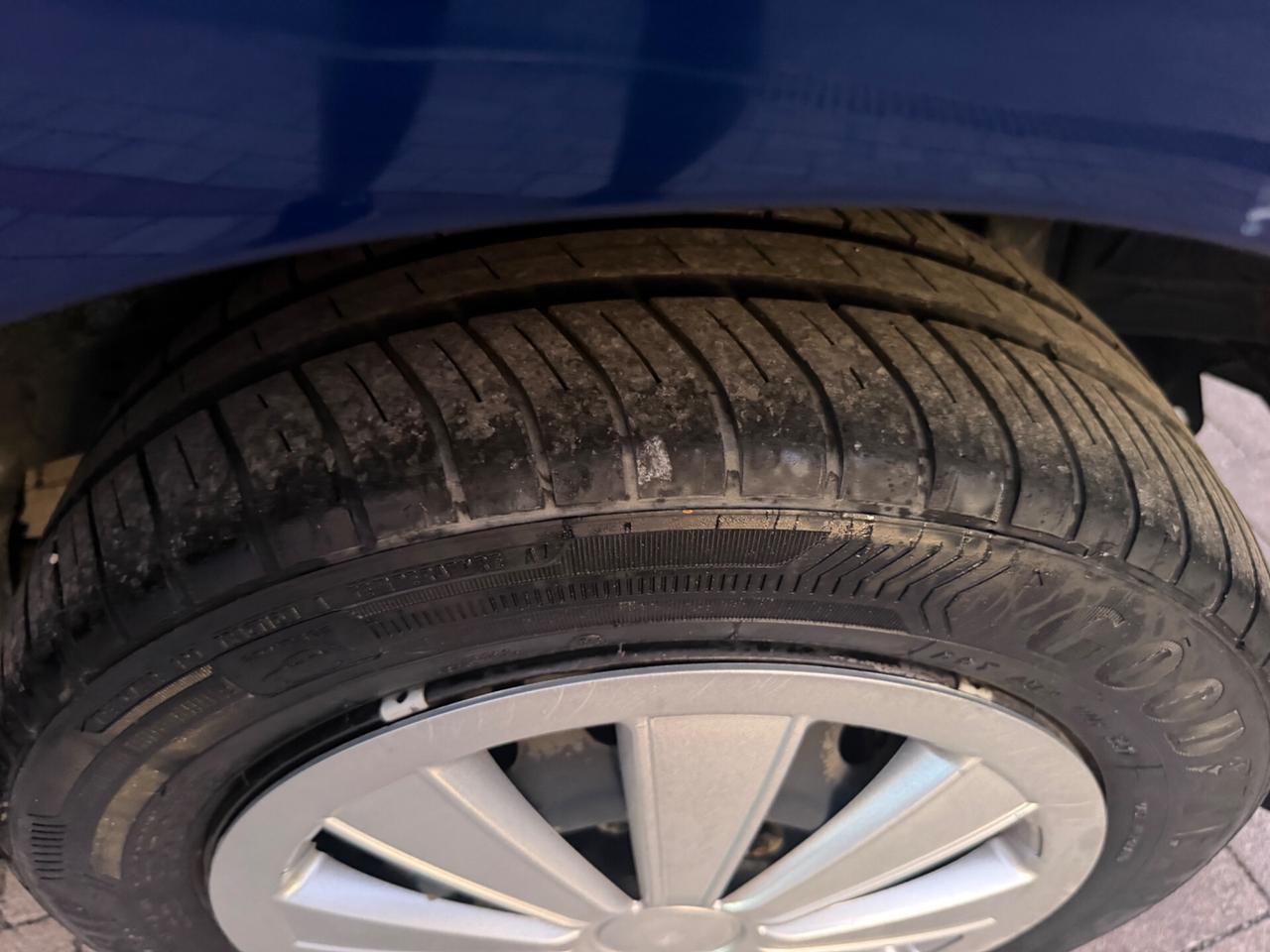 Toyota Yaris 1.3i 16V cat 5 porte Luna
