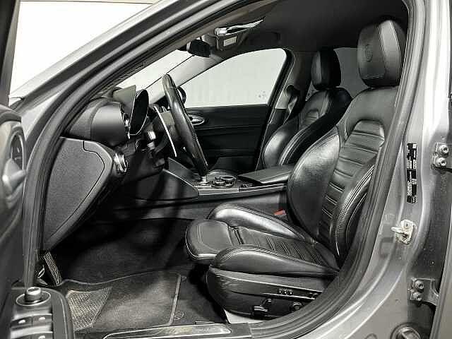 Alfa Romeo Giulia 2.2 Turbodiesel 210 CV AT8 AWD Q4 Veloce
