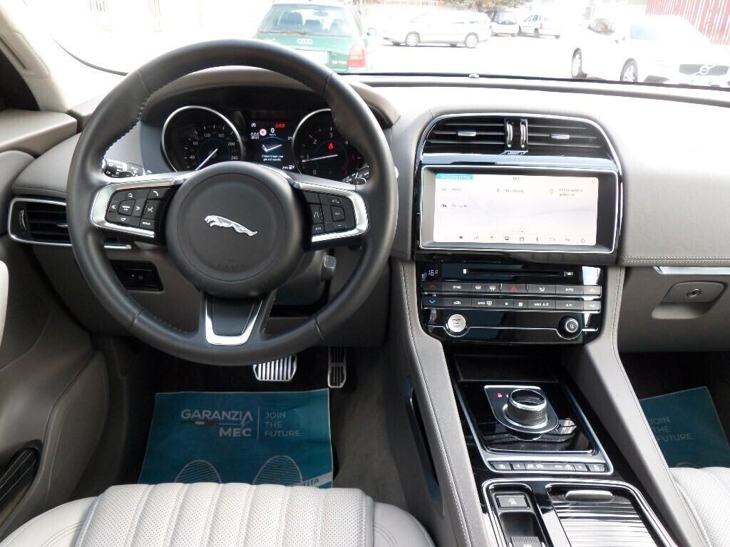 JAGUAR F-PACE 2.0D i4 180CV PORTFOLIO AWD AUT - Navi-Tetto-Pelle-Full