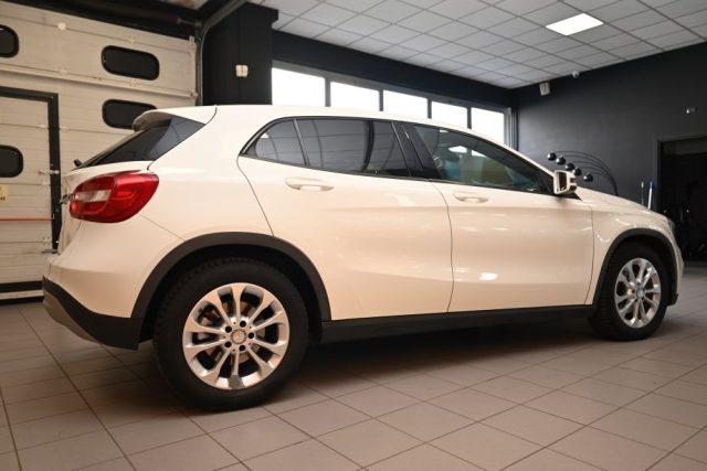 MERCEDES-BENZ GLA 180 D EXECUTIVE AUT.TEL CERCHI 17"VETRI SCURI SED.RISC