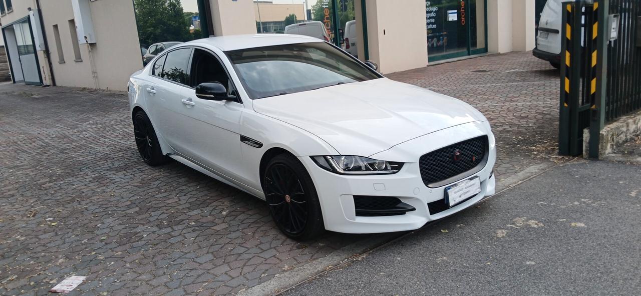 Jaguar XF 2.0 D 180 cv automatica look sportivo