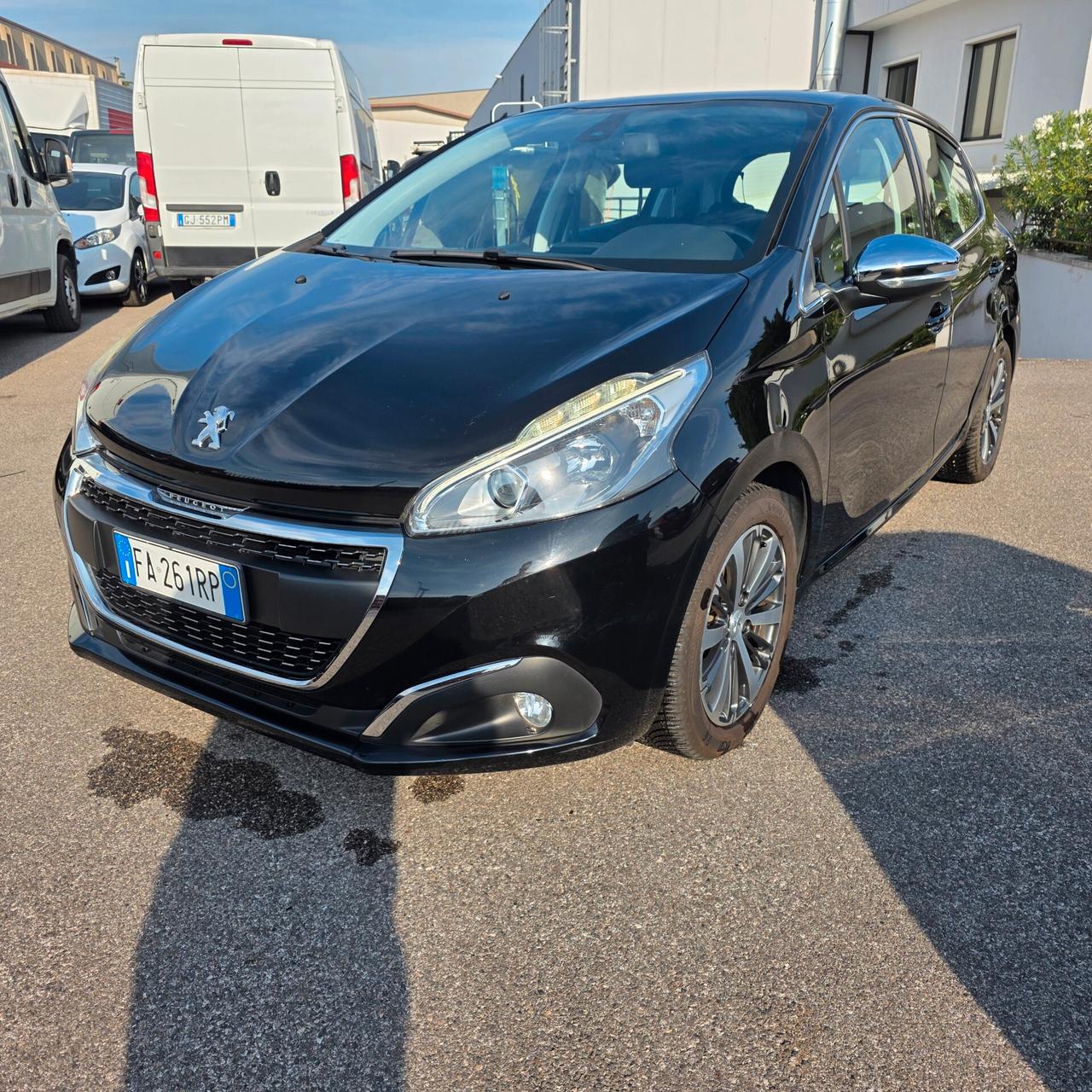 Peugeot 208 1.6 HDi 100 CV 5 porte GT Line Neopatentati ok -VEDI BENE FOTO-