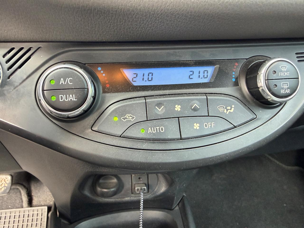 TOYOTA YARIS 1.5 BENZINA-IBRIDA AUTOMATIC EURO6B NEOPATENTATI