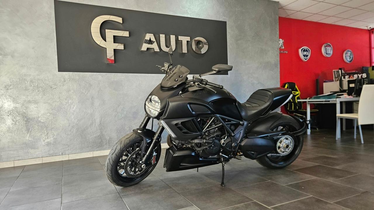 Ducati Diavel darck