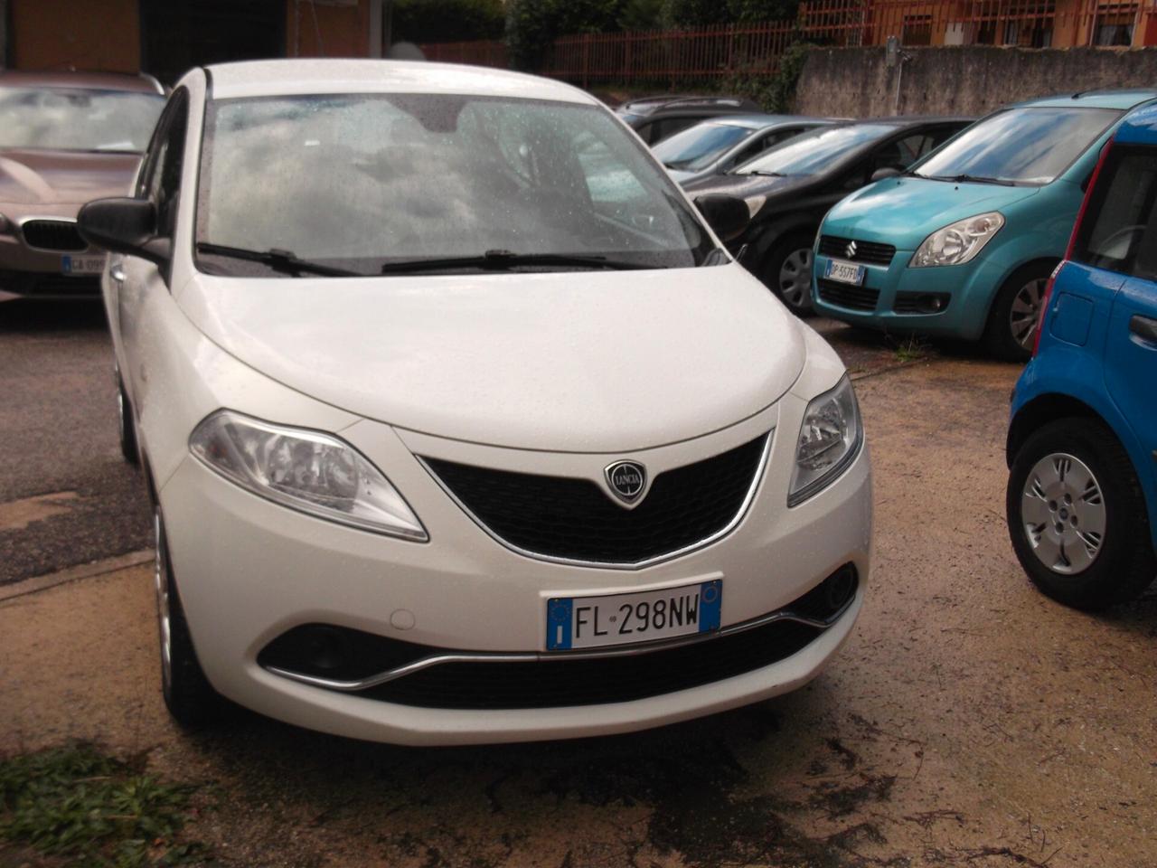 Lancia Ypsilon 1.2 69 CV 5 porte GPL Ecochic Silver