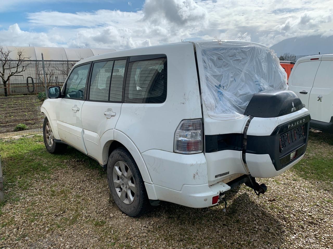 Mitsubishi Pajero 3.2 DI-D 16V aut. 5p. sinistrato 4x4