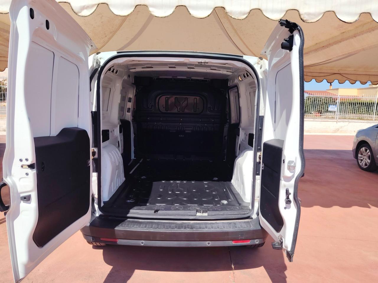Fiat Doblò 1.6 MJT 105CV Cargo Maxi Lounge 3 POSTI 56.800KM