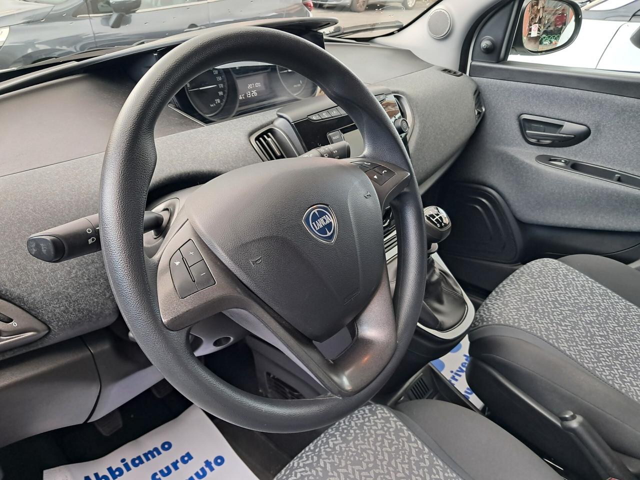 Lancia Ypsilon 1.0 FireFly Hybrid 70 cv Silver