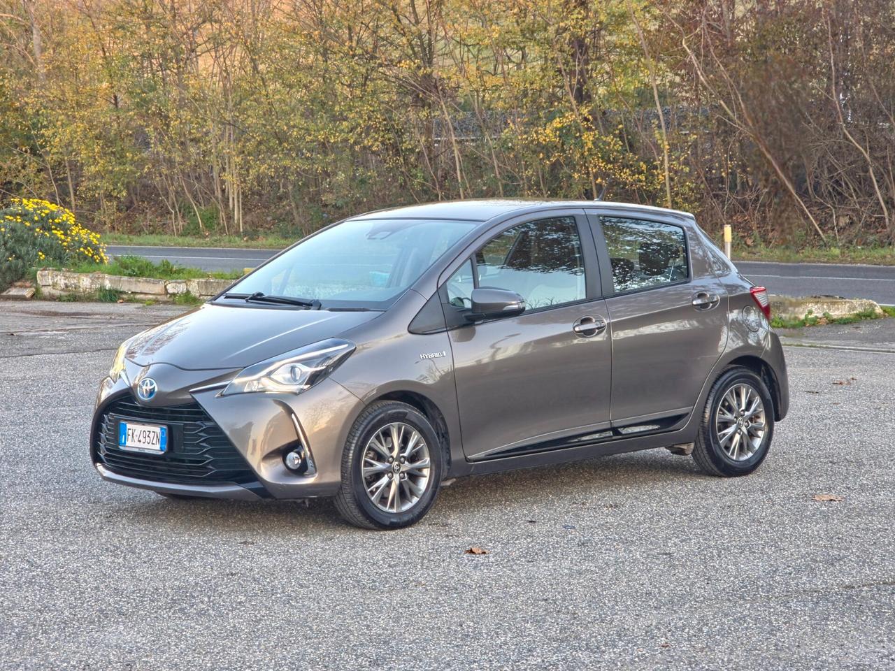 Toyota Yaris 1.5 Hybrid 5 porte Business 2017-E6B Automatico NEO