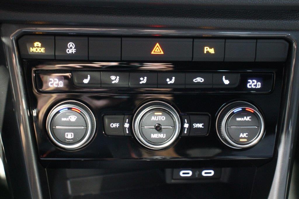 Volkswagen T-Roc 1.5 TSI ACT R LINE Sport BlueMotion Technology FULL KM 19700 ORIGINALI