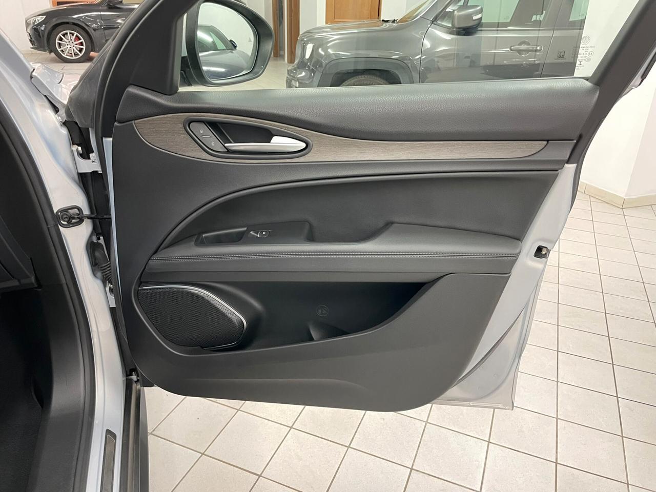 Alfa Romeo Stelvio 2.2 TD 190 CV EXECUTIVE 19" PELLE PINZE GIALLE RETROCAMERA