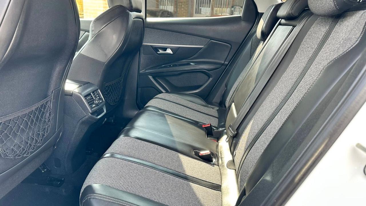 Peugeot 3008 BlueHDi 120 S&S allure parck GT