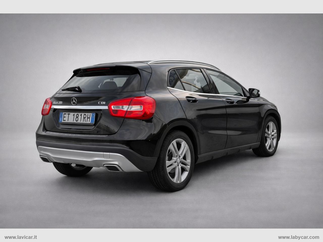 MERCEDES-BENZ GLA 180 d Premium