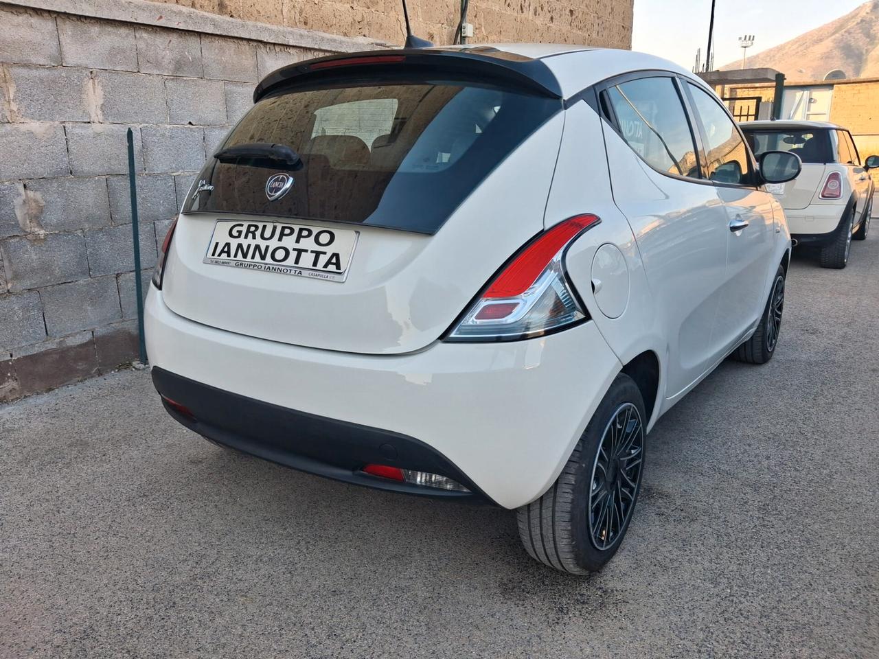 Lancia Ypsilon 1.0 FireFly 5 porte S&S Hybrid