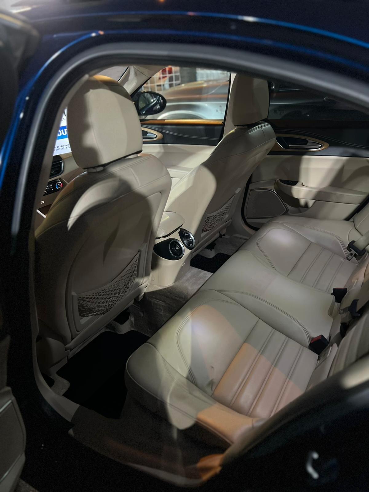 Alfa Romeo Giulia 2.2 Turbodiesel 180 CV AT8 Business Sport Launch Ed.