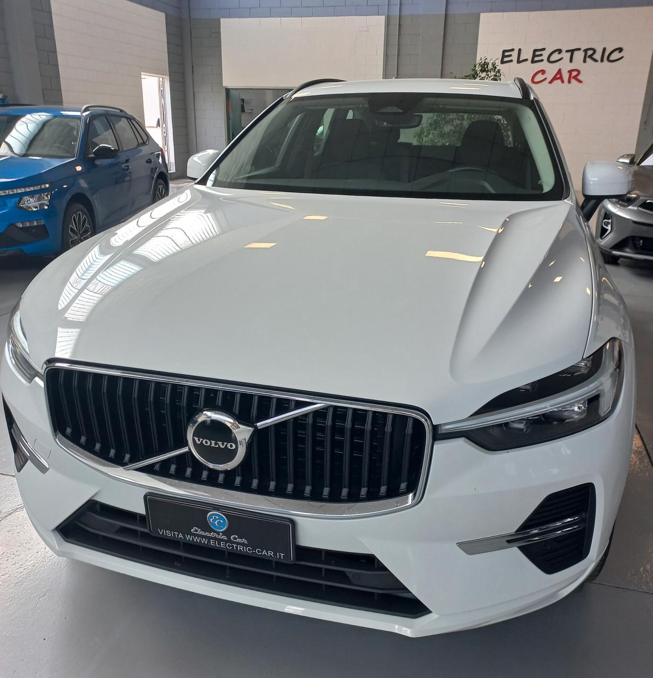 Volvo XC 60 XC60 B4 (d) AWD Geartronic Momentum Pro N1 iva esposta