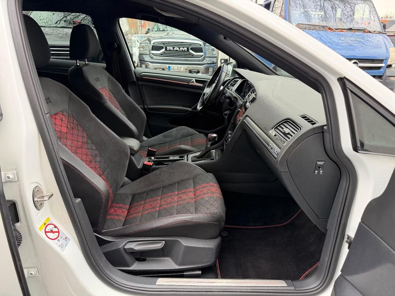 Volkswagen Golf GTI 2.0 TSI TCR DSG 5p. BlueMotion Technology 290 cv