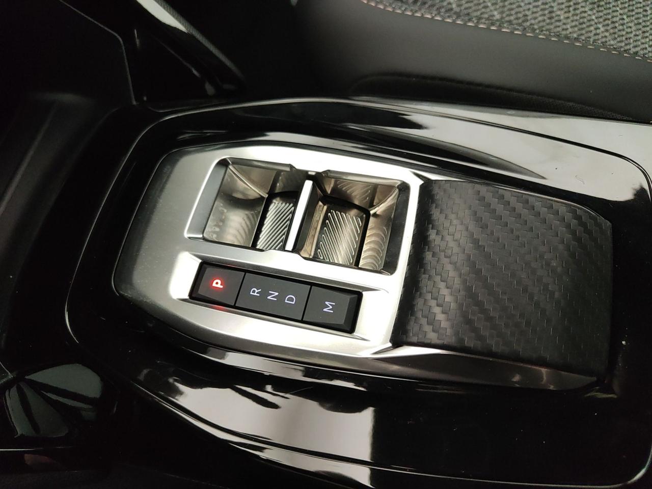 PEUGEOT 2008 II 2020 1.2 PURETECH 130CV ALLURE EAT8 (CAMBIO AUTOMATICO)