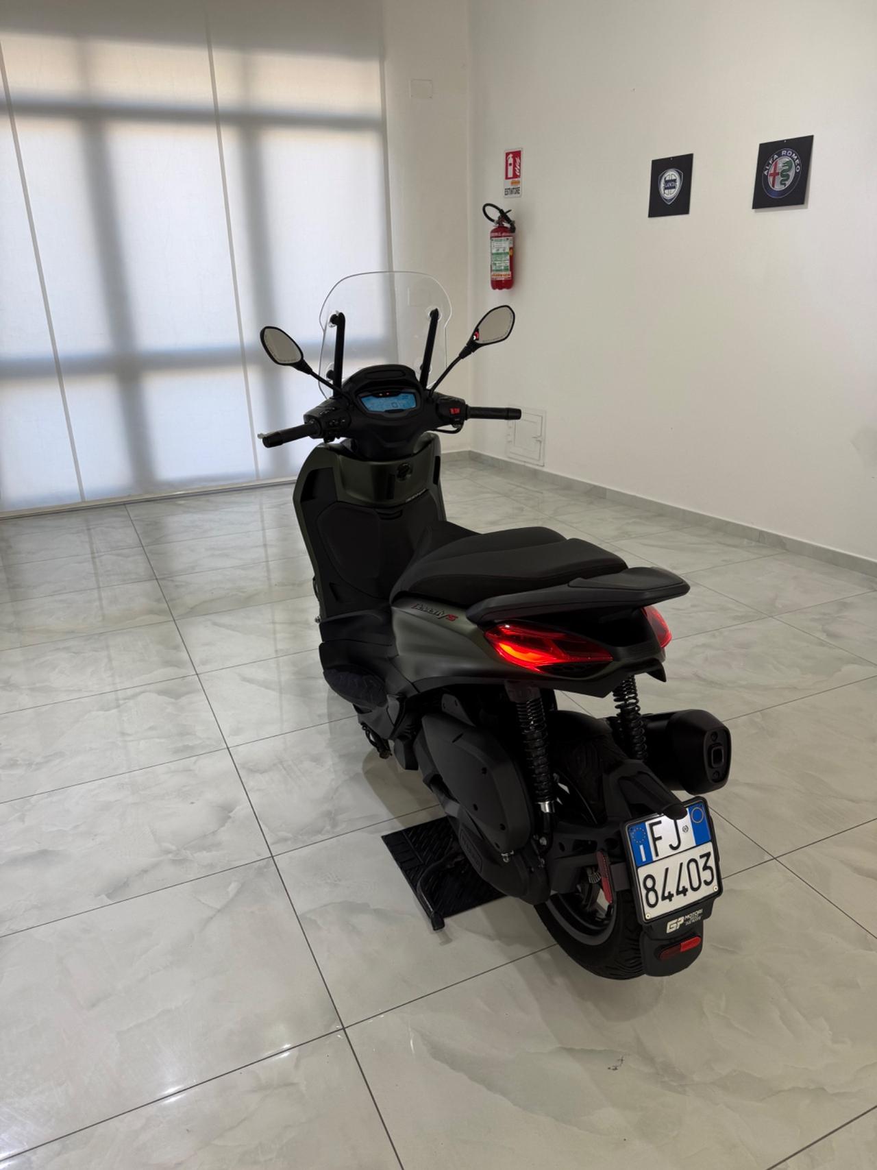 Piaggio Beverly 300 ABS - ASR DEEP BLACK