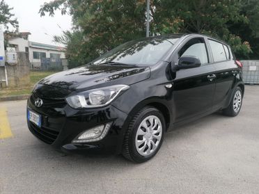 Hyundai i20-1.2 Benzina-*LUCI LED*NEOPATENTATI*2013-