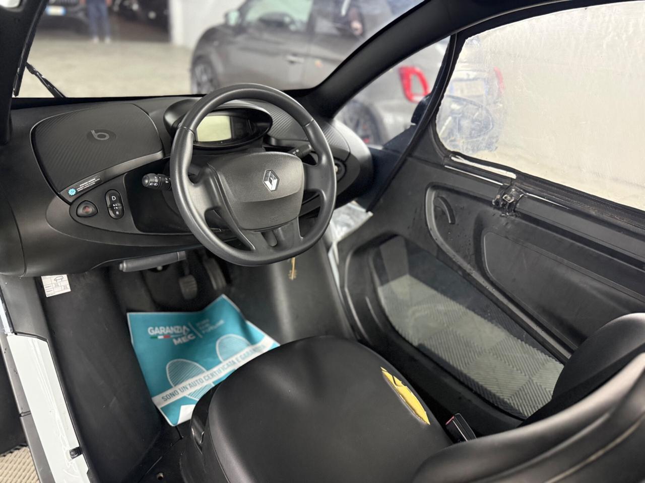 Renault Twizy 45 patente Si guida con AM