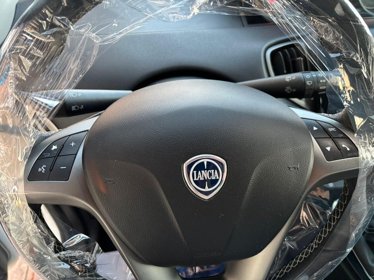 Lancia Ypsilon 1.2 69 CV 5 porte GPL Ecochic S Momodesign