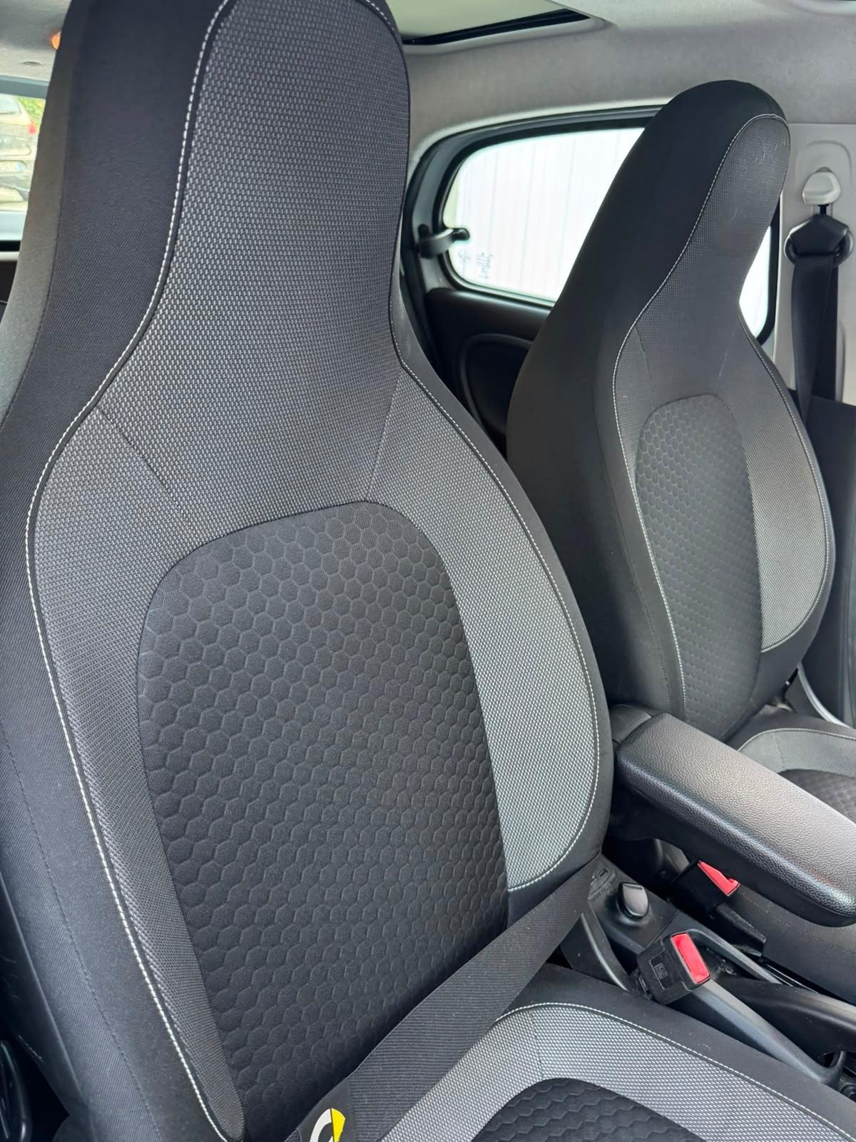 Smart ForFour EQ Pulse