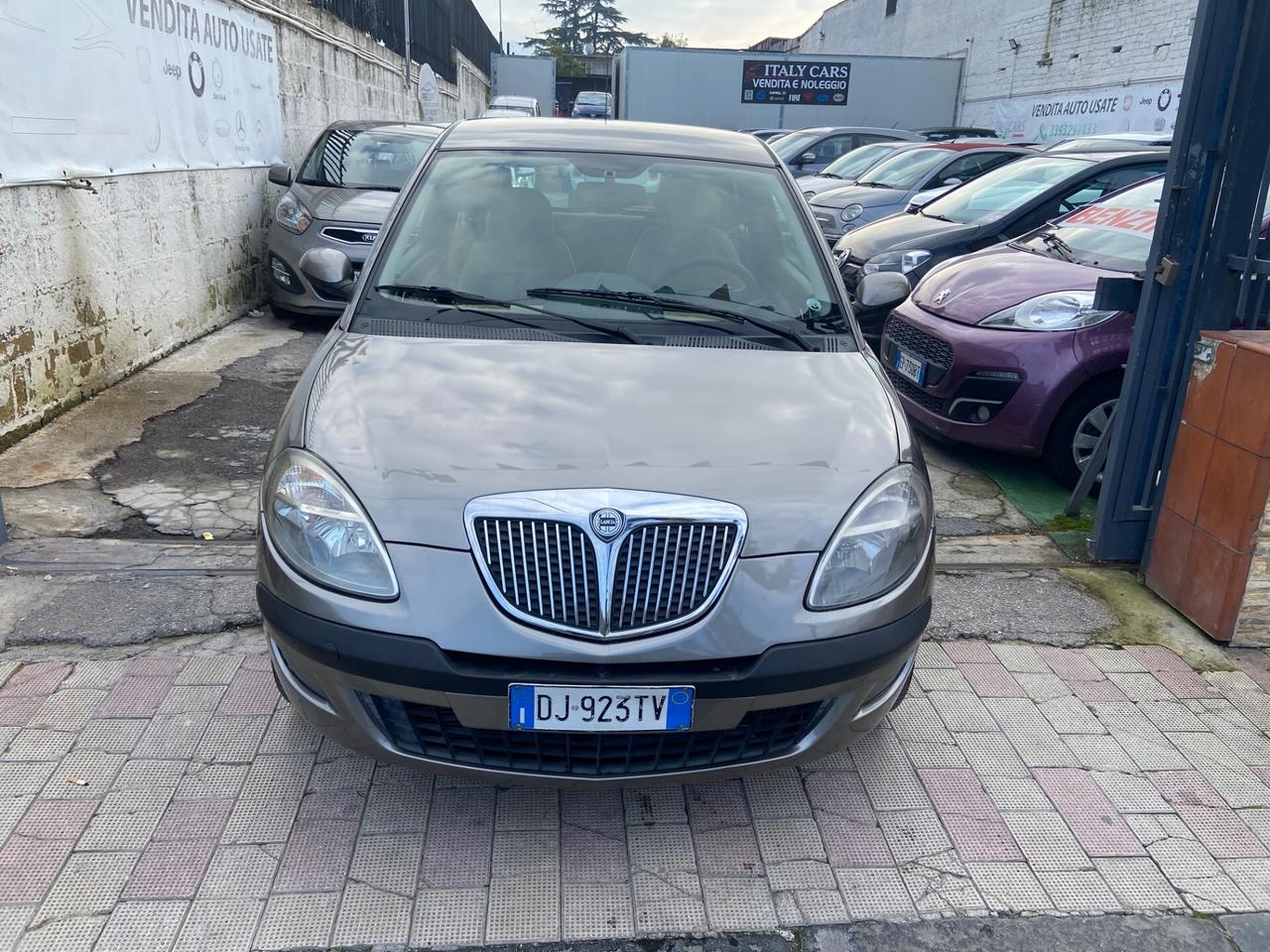 Lancia Ypsilon 1.3 Multijet 16V Argento. 3p