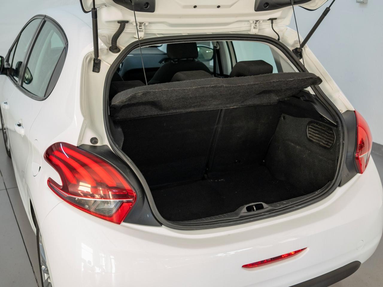 Peugeot 208 1.2 Benzina 82cv