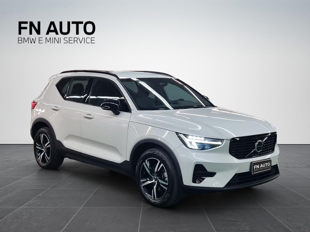 Volvo XC40 B3 automatico Plus Dark
