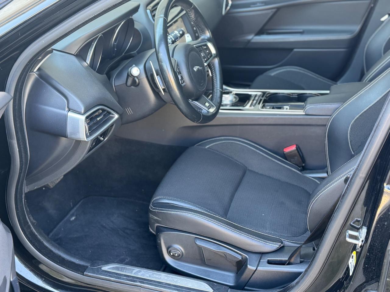 Jaguar XE 2.0 D Turbo aut. R-Sport Tetto , Euro 6 !