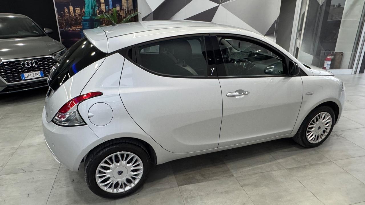 Lancia Ypsilon 1.3 MJT 16V 95 CV 5 porte S&S Silver
