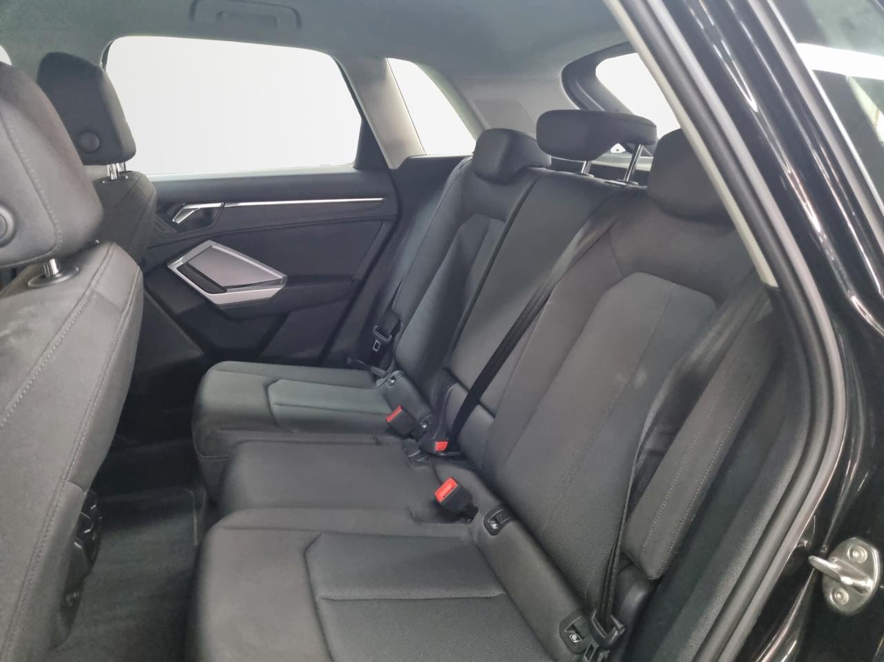 Audi Q3 35 TDI S tronic Business