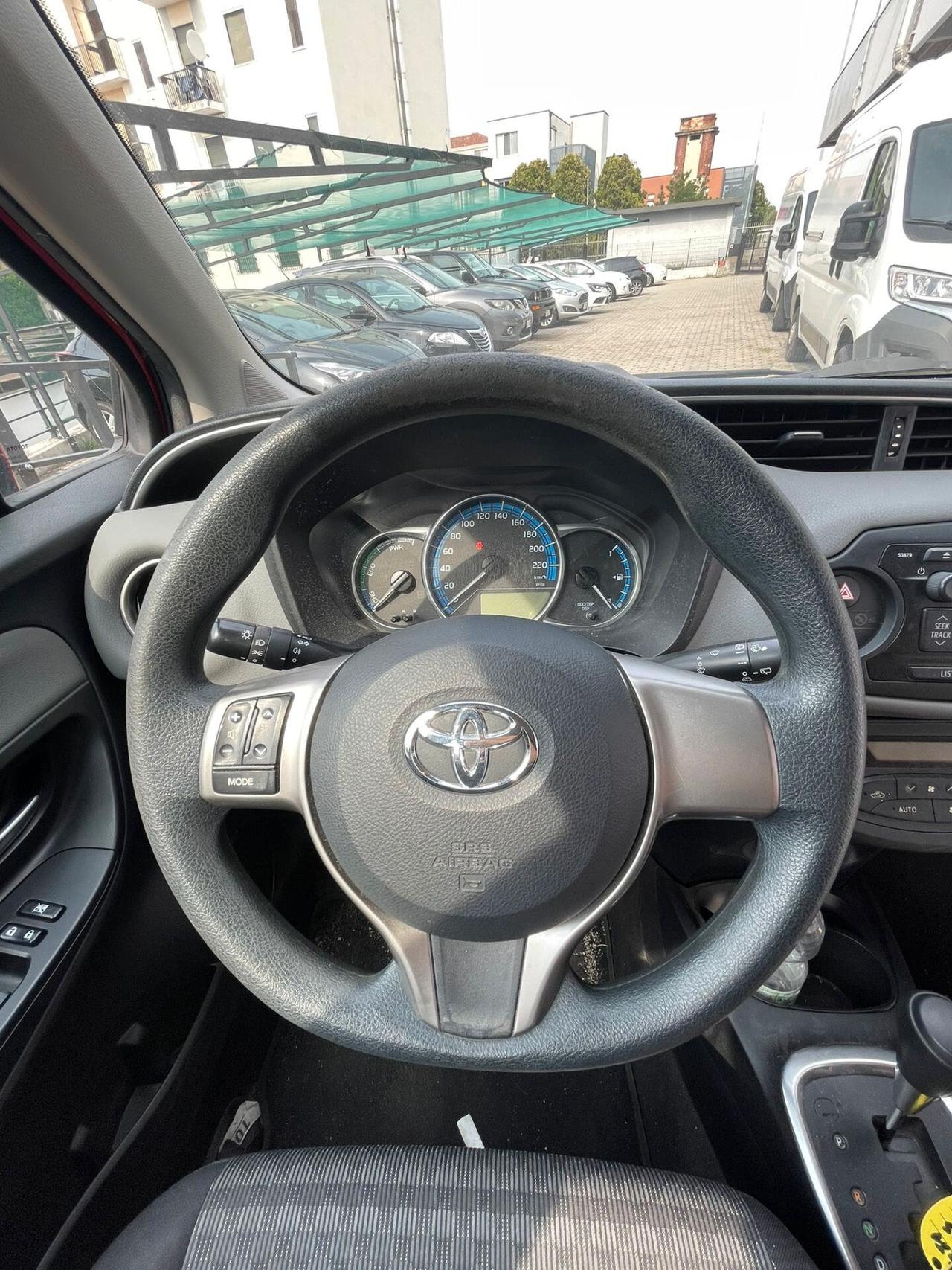Toyota Yaris HYBRIDA