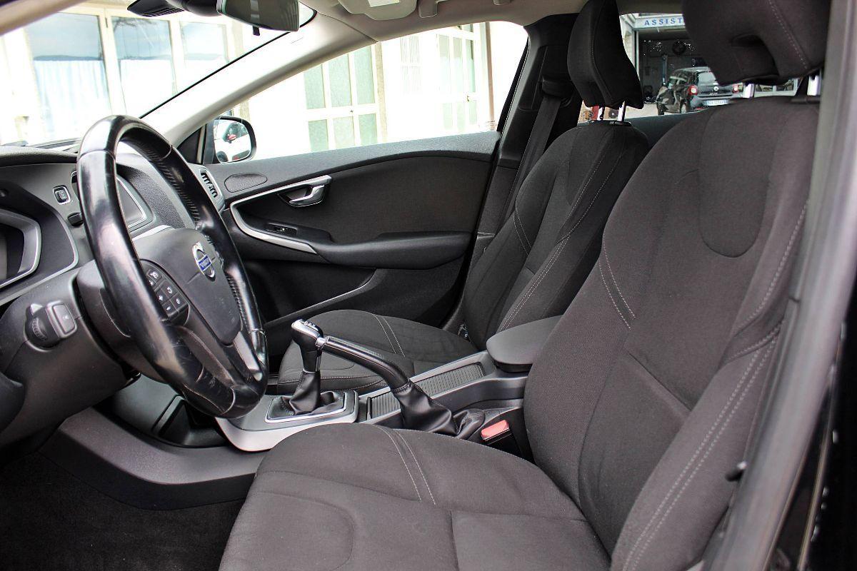 VOLVO - V40 - D2 R-design Kinetic