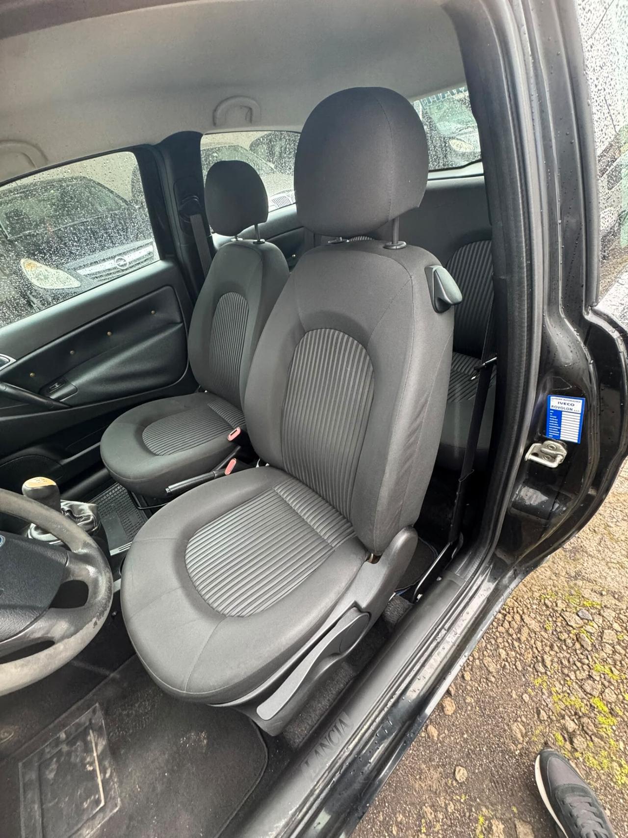 Lancia Ypsilon 1.3 MJT 75 CV Diva