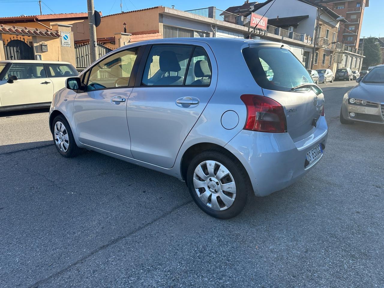 Toyota Yaris 1.0 5 porte Sol