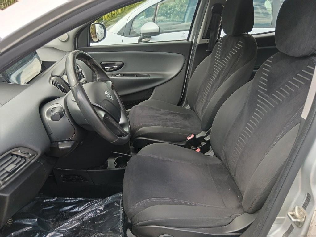 Lancia Ypsilon 1.2 69 CV Unyca