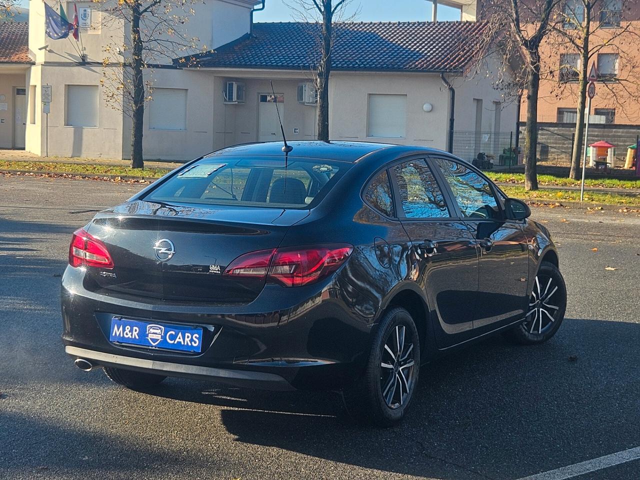 Opel Astra Sedan 1.4 benzina/GPL 110.000km