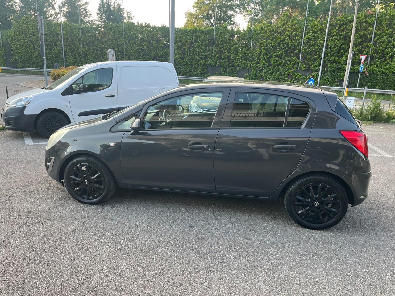Opel corsa/1.2GPL/86CV/neopatentato/1.2GPL/Euro5B/5Porte e 5Posti/unico proprietario