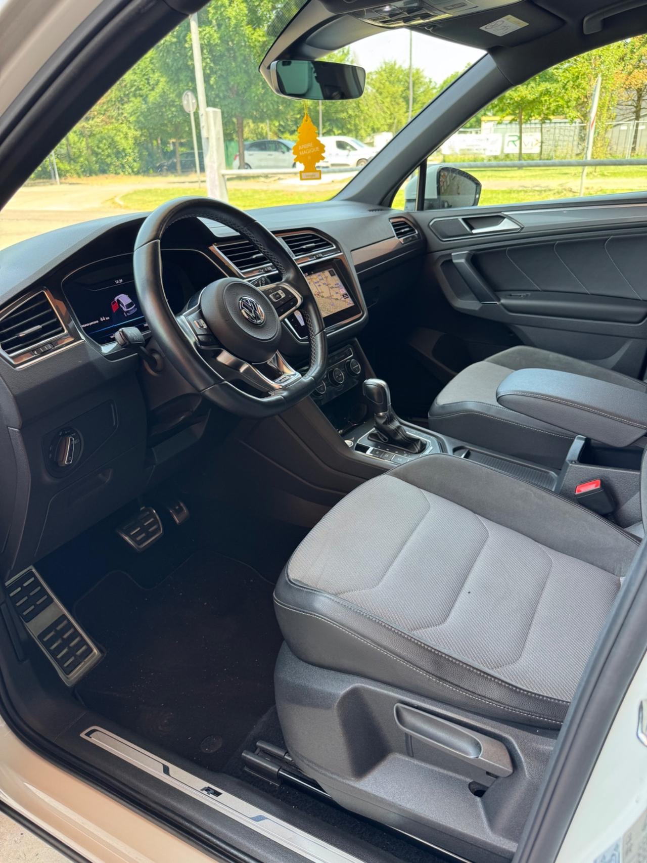 Volkswagen Tiguan R-line 2.0 BiTDI DSG 4MOTION