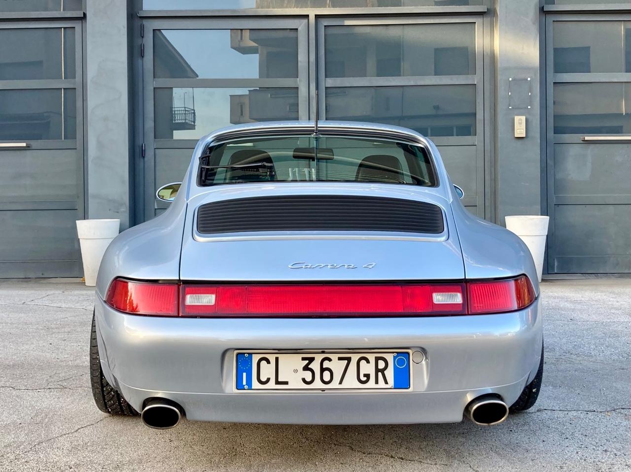 Porsche 911 Carrera 4 - 993
