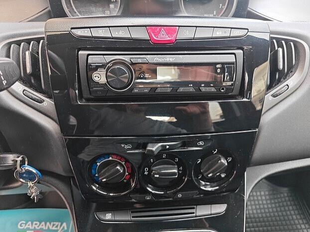 LANCIA Ypsilon 1.2 Benzina 69 cv 5 porte - 2017