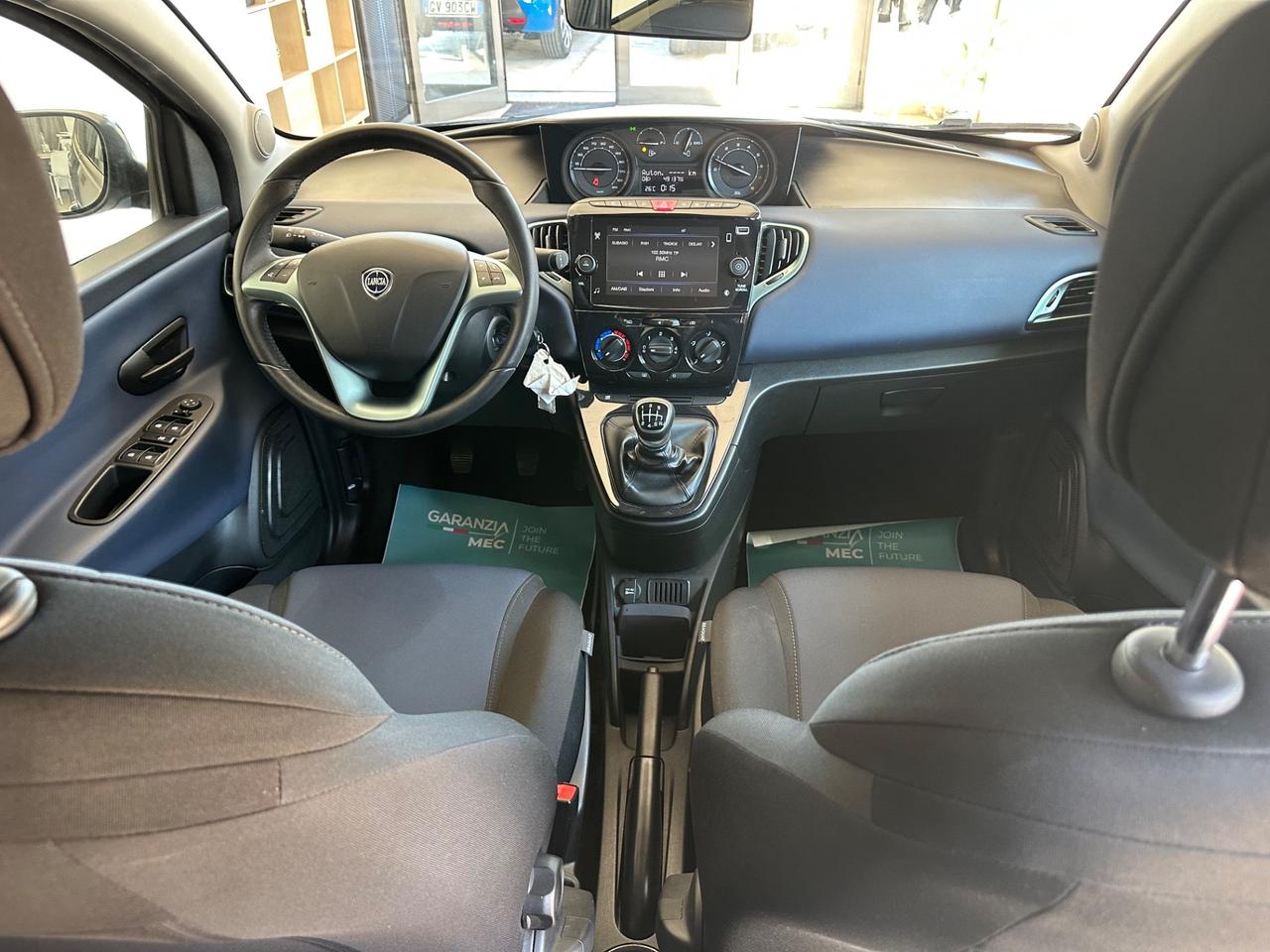 Lancia Ypsilon 1.0 FireFly 5 porte S&S Hybrid Platino 2024