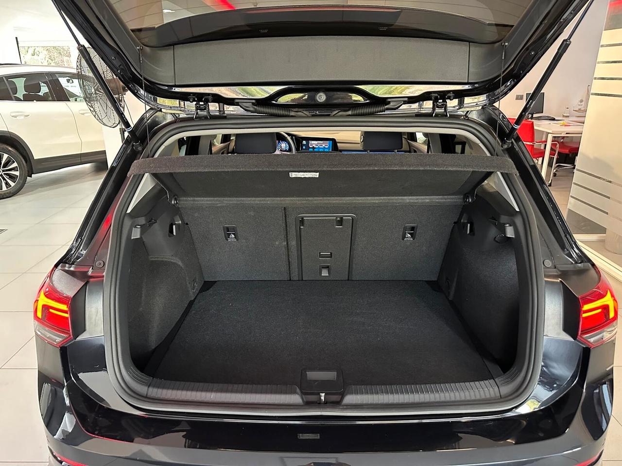 Volkswagen Golf 8 1.5 TGI DSG Style