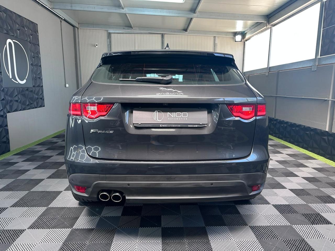 Jaguar F-Pace 2.0 D 180 CV AWD aut. Chequered Flag
